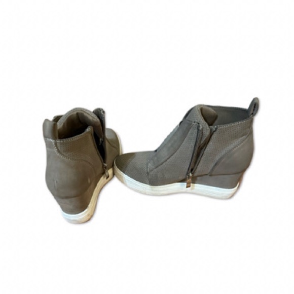 Women's Brown Suede Sneaker Wedges size 6 - Picture 3 of 3